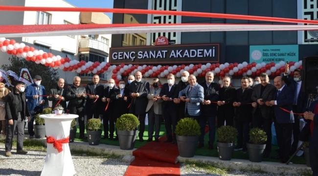 Manisa'da özel genç sanat müzik akademisi açıldı