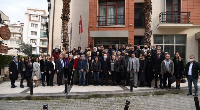 Vali Karadeniz, gazeteciler gününde gazetecilere haber verdi