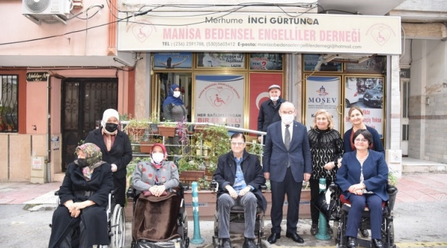Vali Karadeniz'in dernek ziyaretleri