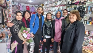 AKP'li kadınlar Gördes'te esnafları ziyaret etti