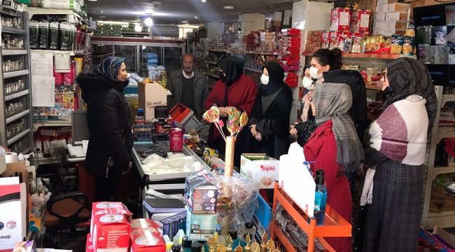 AKP'li kadınlar Selendi'de esnaf ziyaretinde
