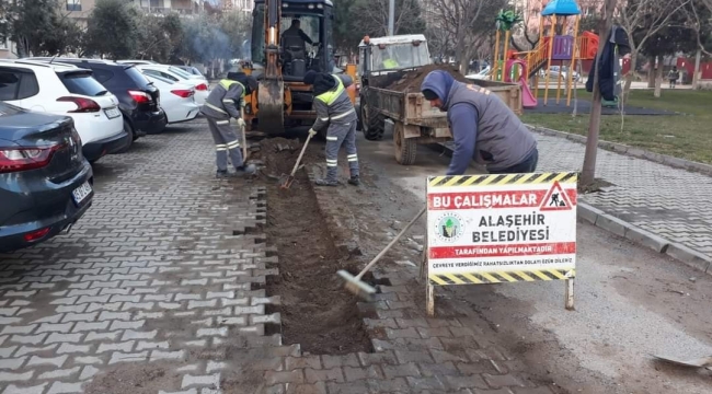 Alaşehir'de yol bakımları sürüyor
