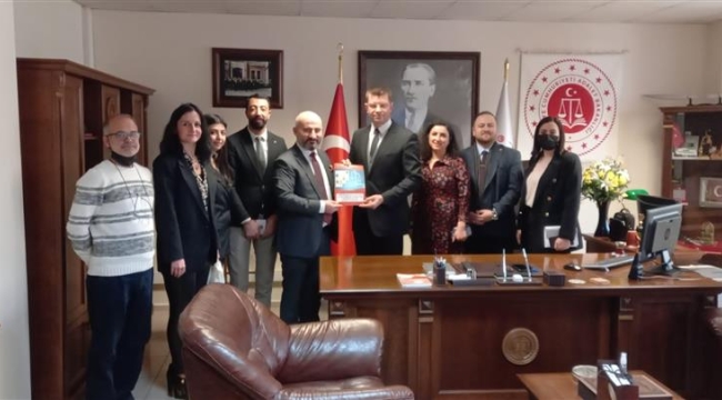 Baro yönetimi Turgutlu C.Savcısı Biçer'i ziyaret etti