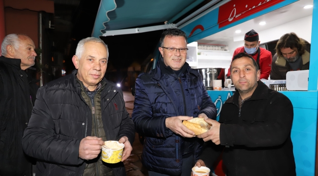 Başkan Öküzcüoğlu esnafa çorba dağıttı