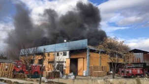 Fabrikada hasara yol açan yangın 2 saatte söndürüldü