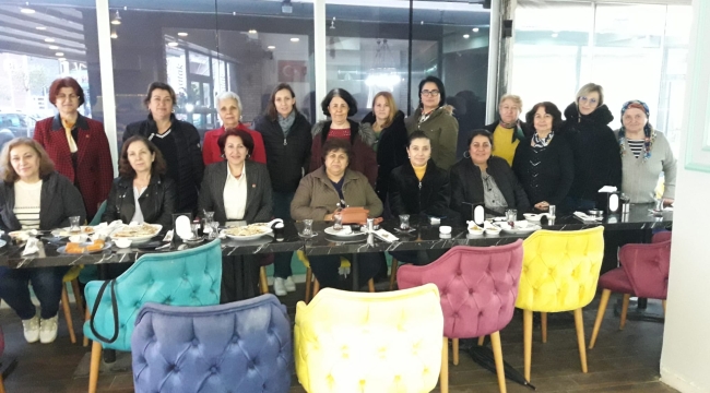 Kadın kotasını dolduran Salihli CHP'li kadınlar kahvaltıda buluştu