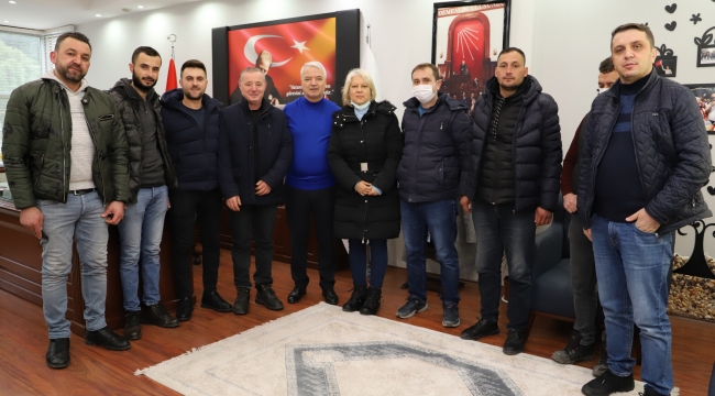 Kira ücretlerine zam yapılmayan esnaflardan başkan Bilgin'e teşekkür ziyareti