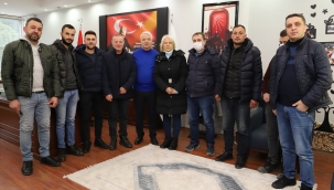 Kira ücretlerine zam yapılmayan esnaflardan başkan Bilgin'e teşekkür ziyareti