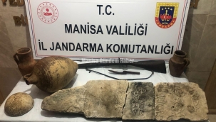 Kula'da yapılan operasyonda çok sayıda tarihi eser ele geçirildi