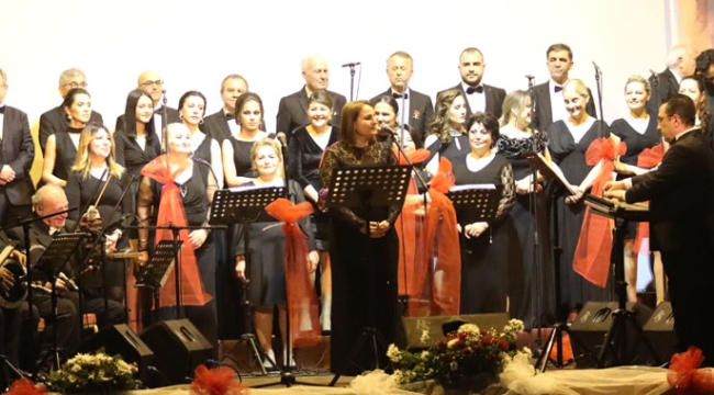Müzik ziyafeti dinleyenleri mest etti
