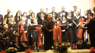 Müzik ziyafeti dinleyenleri mest etti