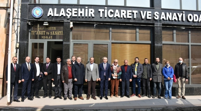 Öztürk Alaşehir'de ihracatçıları topladı