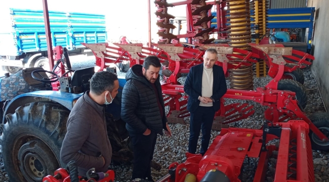Öztürk hafta sonunu Hamzabeyli'de çiftçilerle geçirdi