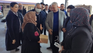 Pazaryerinde esnafların sorunlarını dinledi