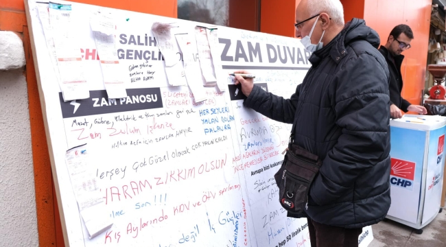 Salihli'de vatandaşlar protesto için zam duvarına koştu