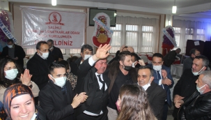 Seçim 6 oy farkla kazanan başkan zaferini ağlayarak kutladı