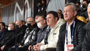 Vali Karadeniz maç izledi