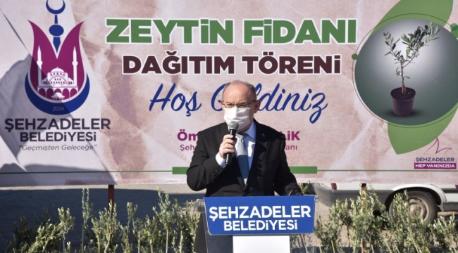 Vali Karadeniz üreticilere fidan dağıttı