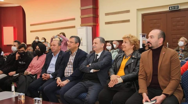 Yazar Büke deli ibram divanı kitabını imzaladı