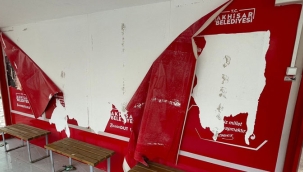 Akhisar'da Atatürk fotoğraflarına çirkin saldırı