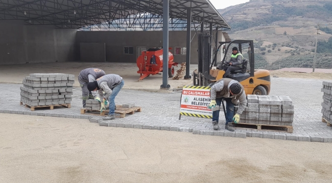 Alaşehir'de belediyenin mahallelerde bakım onarın çalışması