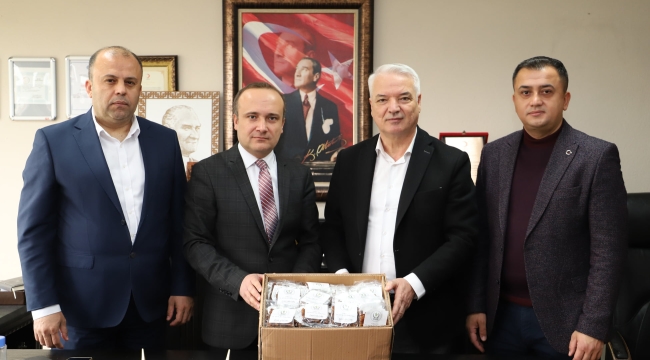 Başkan Bilgin öğrencilere 10 bin paket kuru üzüm dağıttı