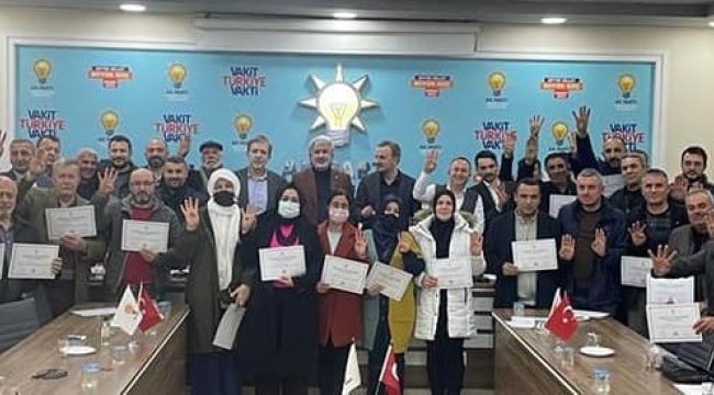 Başkan Hızlı, Turgutlu'da teşkilat akademisi sertifikası verdi
