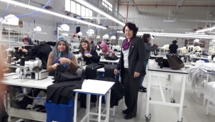 CHP'li kadınlar dünya kadın gününde çalışan kadınları unutmadı