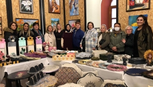 CHP'li kadınlar sergiyi gezdi