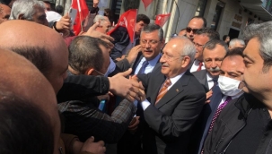 CHP lideri Alaşehir'de 'üzümcü öldü' tabutuyla karşılandı