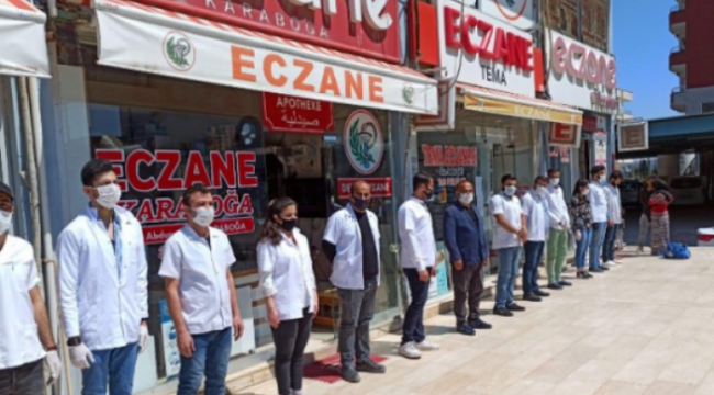  Eczacılardan yitirdikleri meslektaşları için saygı duruşu
