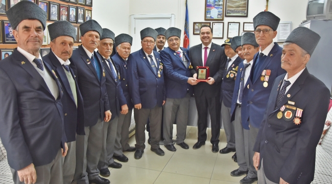 Gazilerden başkan Dutlulu'ya plaket