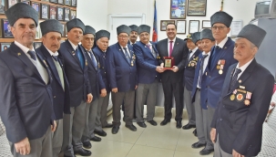 Gazilerden başkan Dutlulu'ya plaket