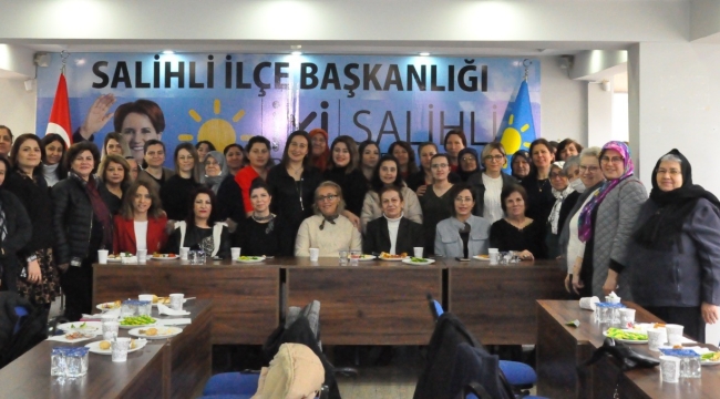 Kadınlar kadınlar gününde kahvaltıda buluştu