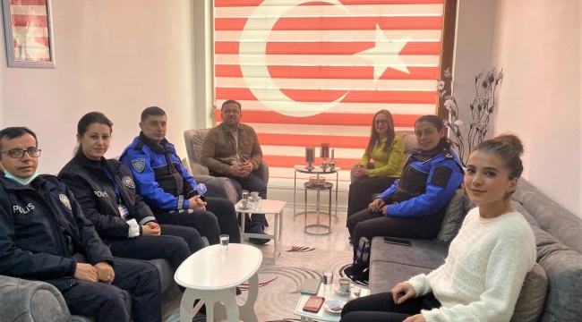 Meslektaşları şehit polisin eşini yalnız bırakmadı