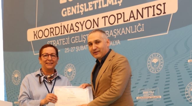 Müdür Öztürk'e teşekkür ve başarı belgesi