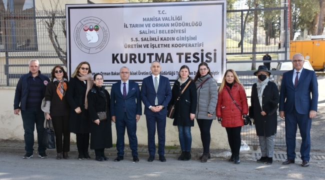 Müdür Öztürk kurutma tesisini gezdi