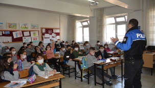 Öğrencilere bilinçli internet kullanımı eğitimi