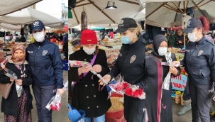 Polis vatandaşlara bilgilendirme broşürü dağıttı