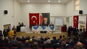 Vali Karadeniz Ahmetli'de muhtarlarla buluştu