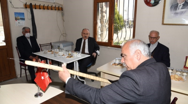 Vali Karadeniz, ozanlar derneğini ziyaret etti