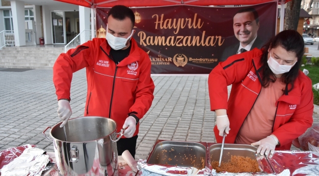 Akhisar belediyesinden vatandaşa yemek yardımı