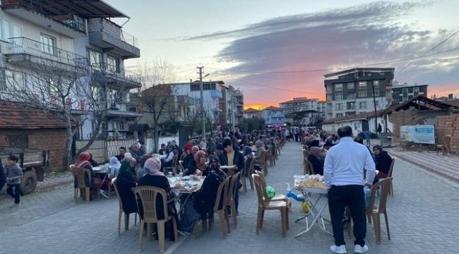 AKP Akhisar'da iftar düzenledi