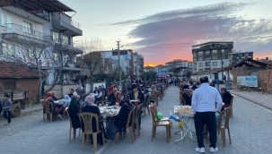 AKP Akhisar'da iftar düzenledi