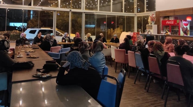 AKP'li kadınlar mahalle başkanlarıyla toplandı 