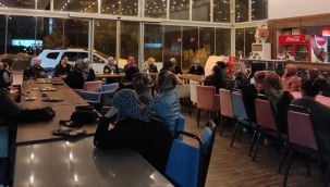 AKP'li kadınlar mahalle başkanlarıyla toplandı 