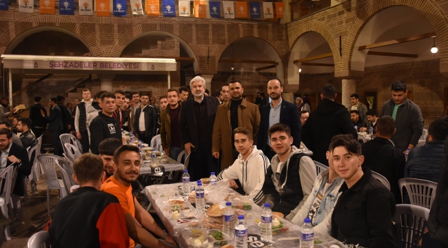 AKP'liler sahurda buluştu