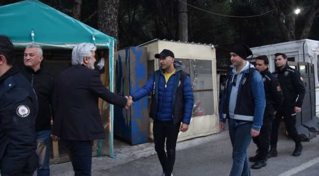 AKP Manisa il başkanı Hızlı polisleri ziyaret etti