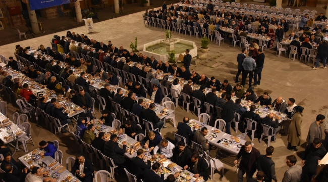 AKP Turgutlu iftarına yoğun ilgi