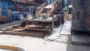 Alaşehir'de belediye mahallelerin eksiklerin tamamlıyor